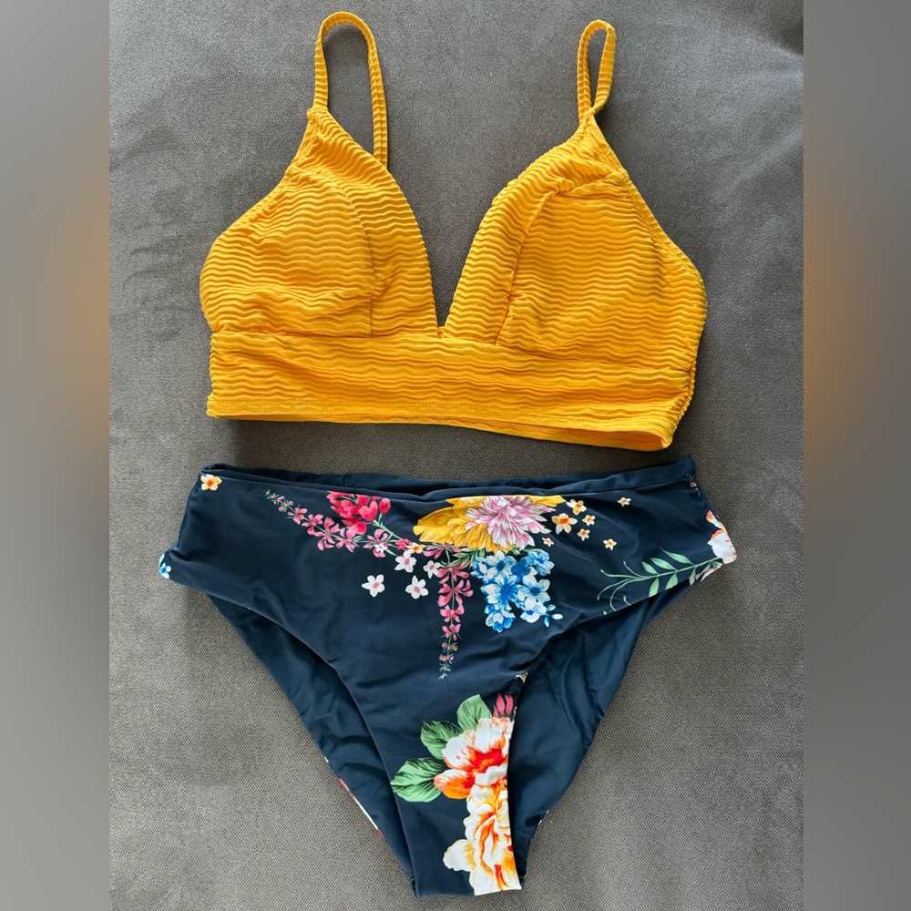 Small NWT Cupshe Yellow Texture Bikini Top Navy Floral Bottom Two Piece Swimwear
